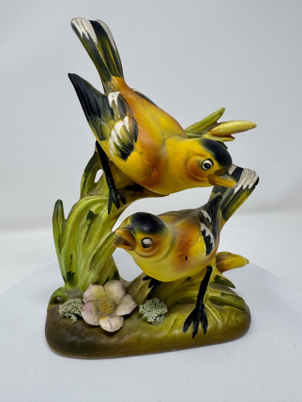 Vintage Gold Finch Bird Figurine Pair Hand Painted Porcelain Decor - Picture 2 of 5